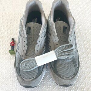 Size 9 2E (Wide) New Balance 990 Made in USA! Comes with new laces!